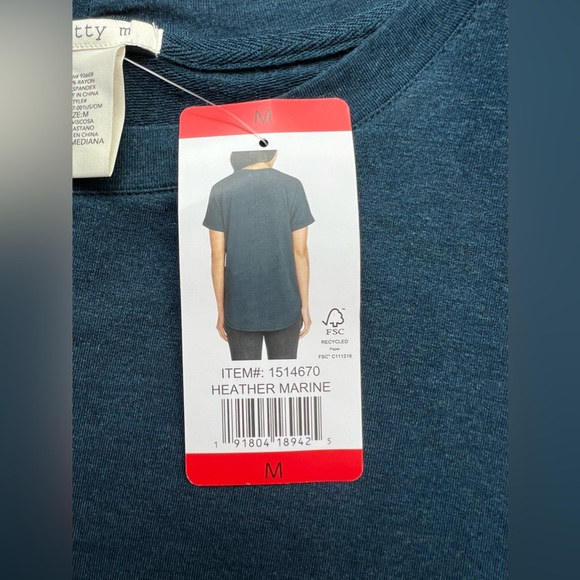 Matty m - Women top / Wide and comfortable t-shirt. - Picture 7 of 12